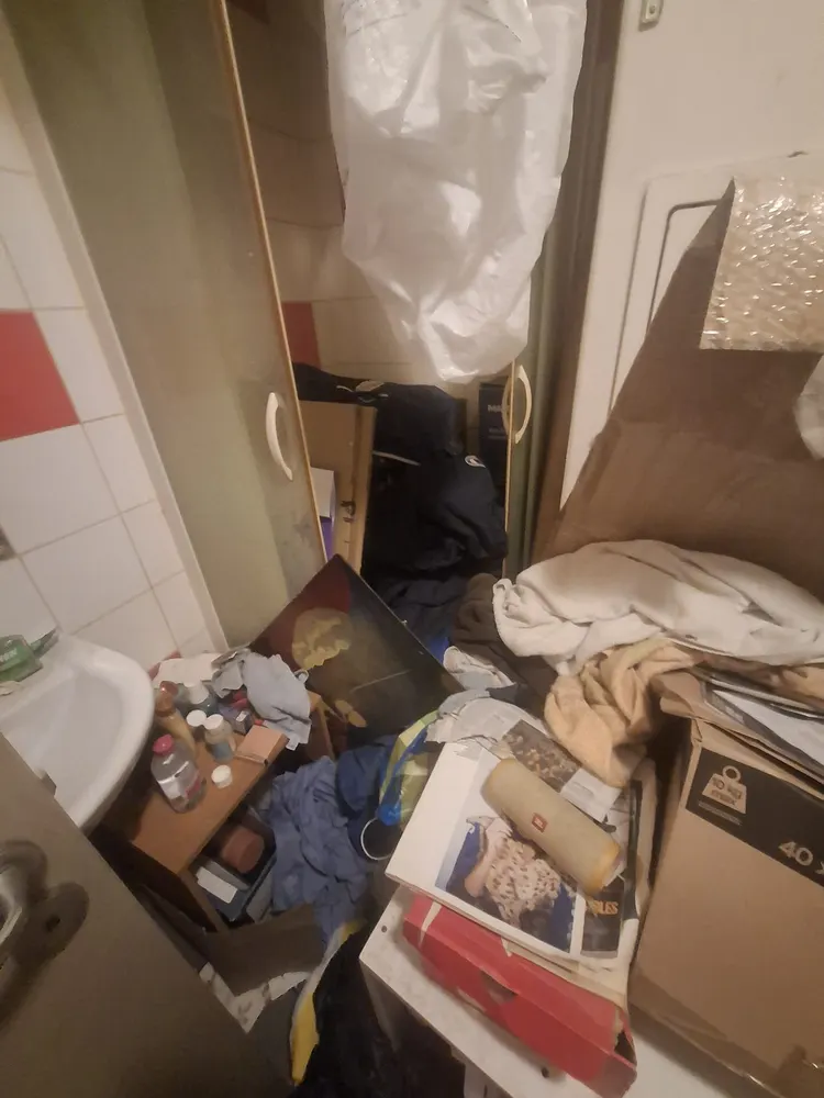Logement en situation de syndrome de Diogène avant intervention